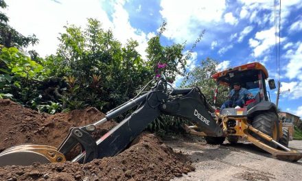 Seguimos apoyando con los trabajos de excavación para realizar la sustitución de las tuberías que ya cumplieron su vida útil