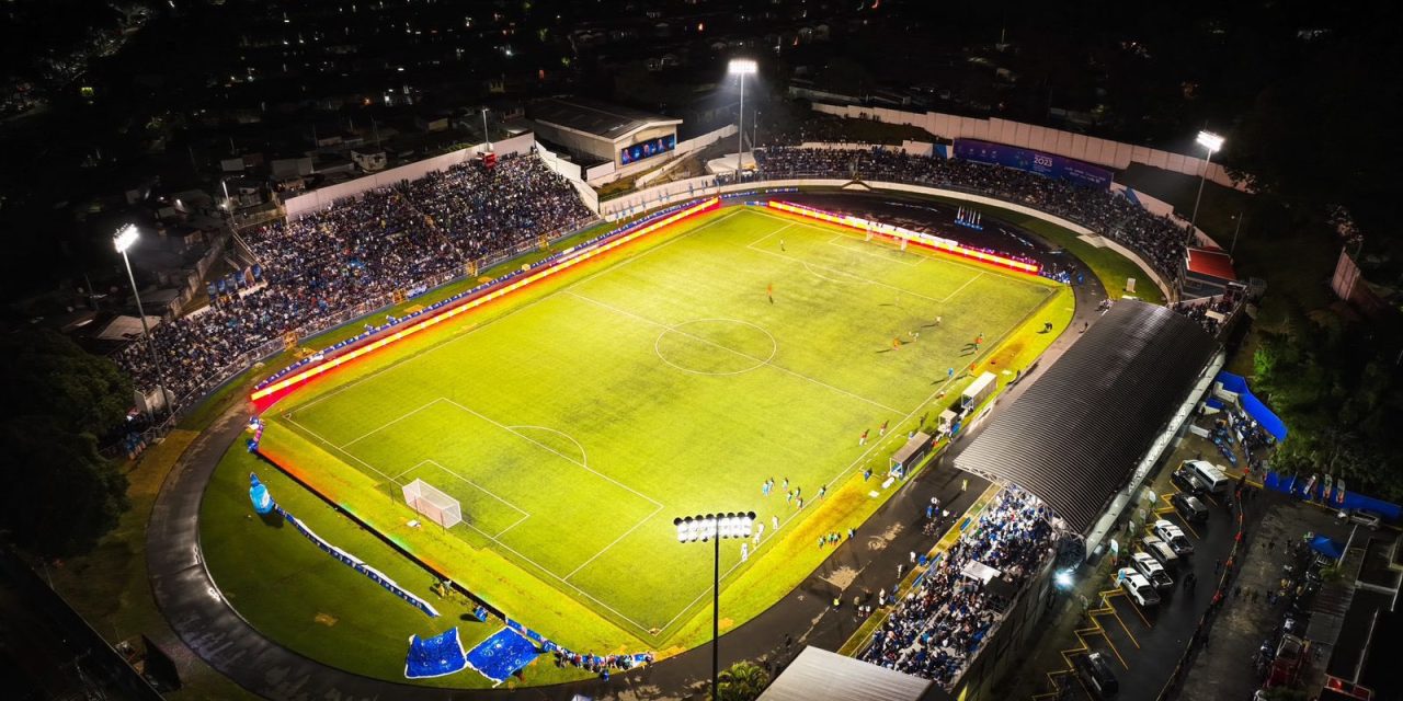 ¡Un honor que los juegos de fútbol se estén desarrollando en nuestra querida ciudad: Santa Tecla!