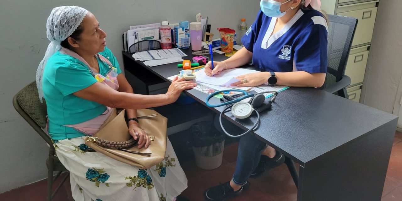 Servicios gratuitos de medicina general en Casa de la Mujer Teclena