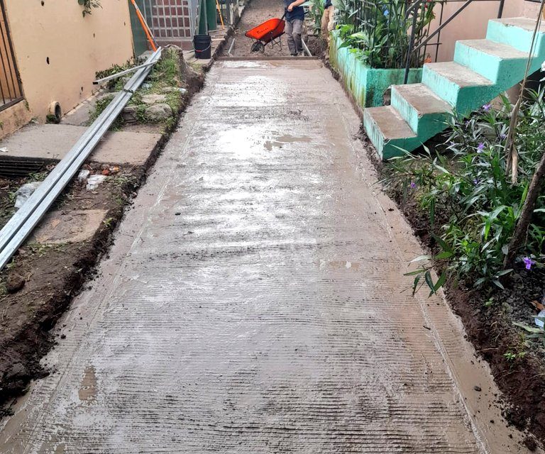 Proyecto de reconstrucción de aceras se extiende en todo Santa Tecla