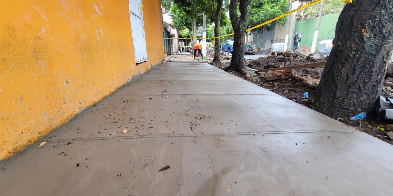 Proyecto de reconstrucción de aceras se extiende en todo Santa Tecla