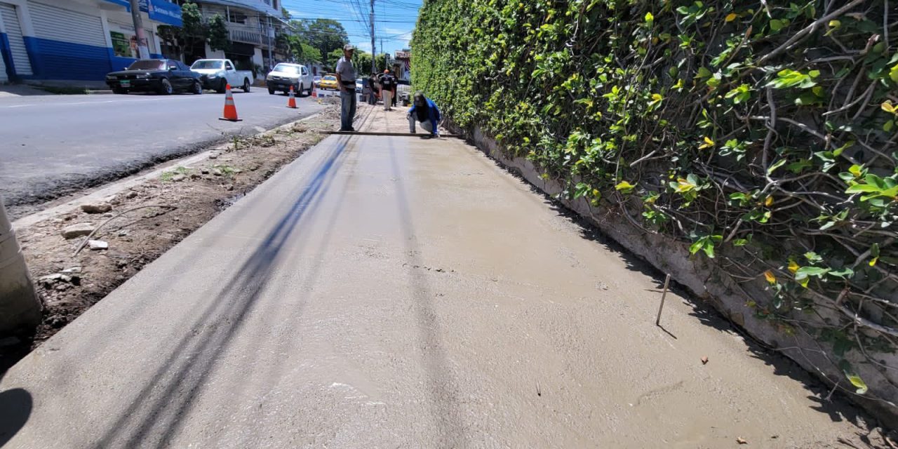 Proyecto de reconstrucción de aceras se extiende en todo Santa Tecla