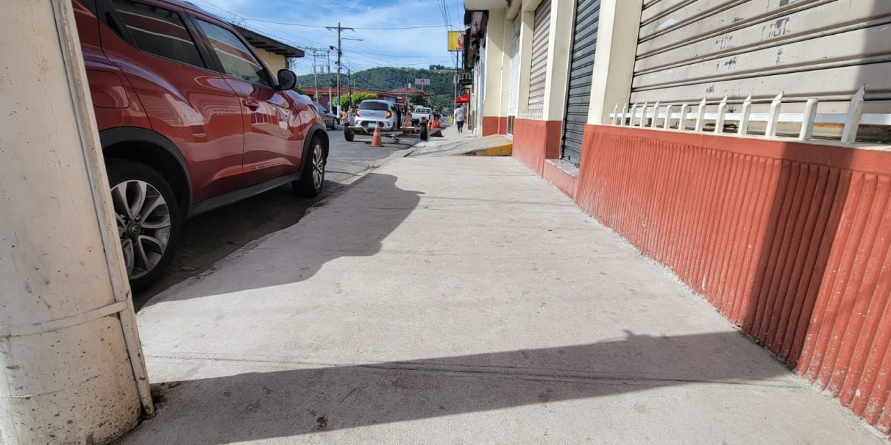 Proyecto de reconstrucción de aceras se extiende en todo Santa Tecla