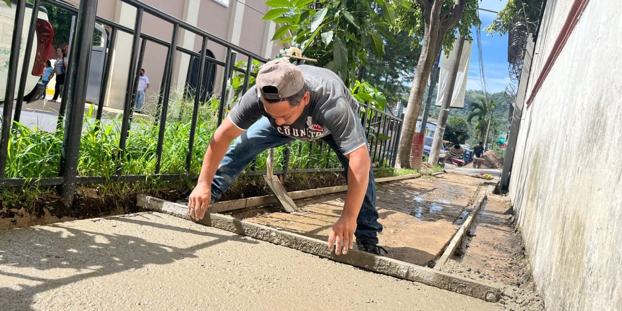 Proyecto de reconstrucción de aceras se extiende en todo Santa Tecla