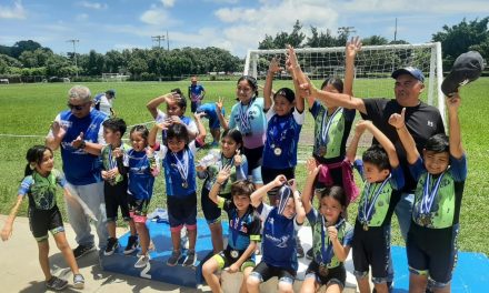 Alumnos de escuela municipal de patinaje ganan 7 medallas de oro en visita a festival de Soyapango