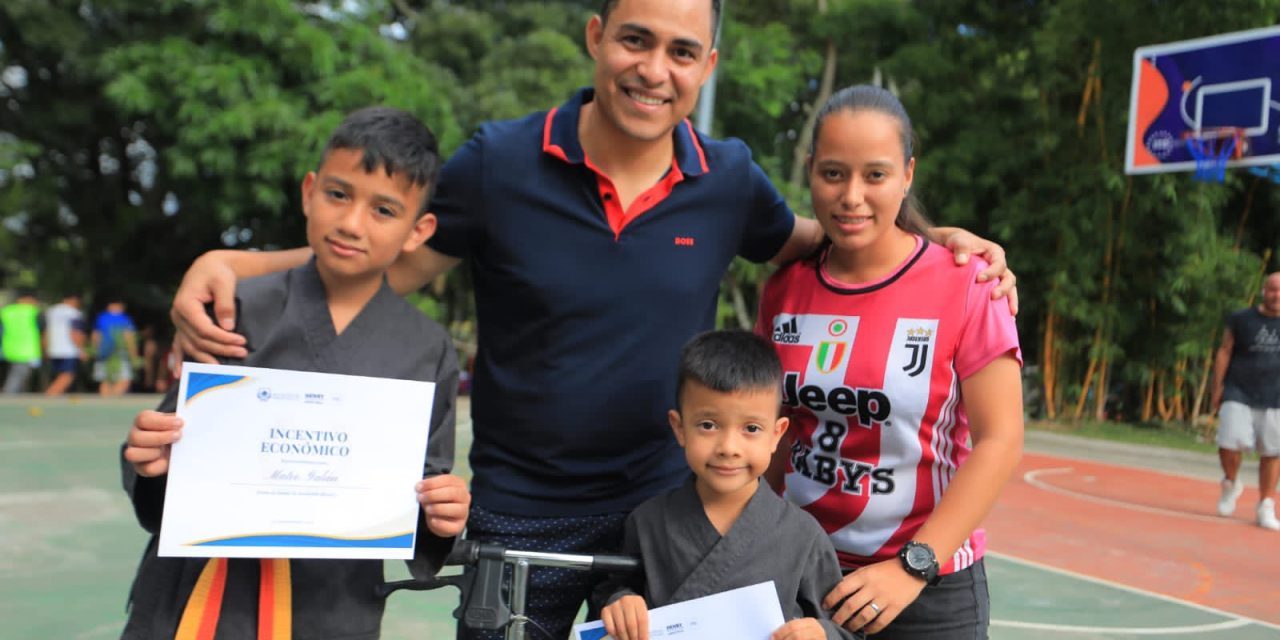 Atletas reciben incentivo económico para competir en eventos internacionales