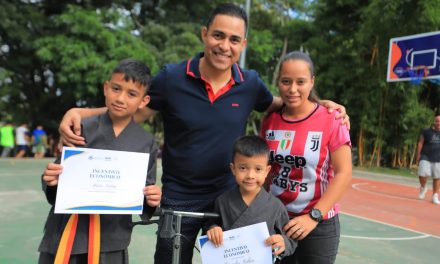 Atletas reciben incentivo económico para competir en eventos internacionales