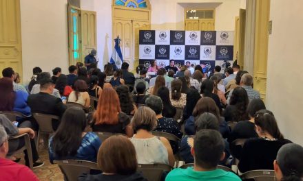 Alcalde Henry Flores gradúa a más de 250 alumnos en cursos de gastronomía, desarrollo artesanal y tecnología