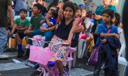 Alcalde Henry Flores celebra el Día del Niño en Santa Tecla