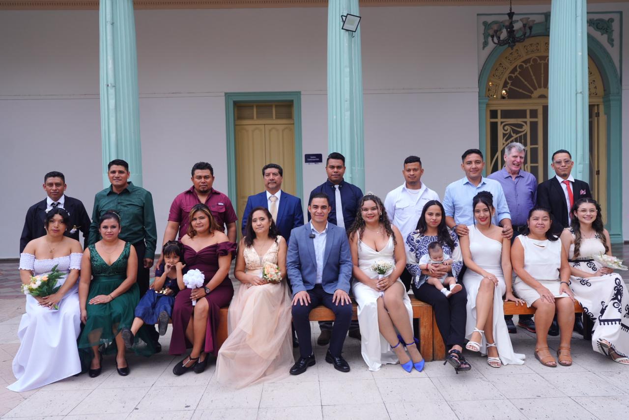 Amor en comunidad: bodas colectivas mensuales en Santa Tecla fortalecen vínculos y legalidad